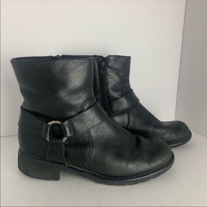 Clark’s Black Leather Ankle Boots  9420